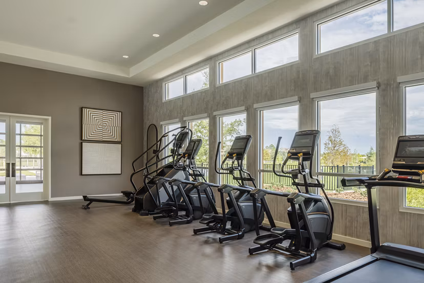State-of-the-art fitness center with modern equipment at Lynwind Apartments