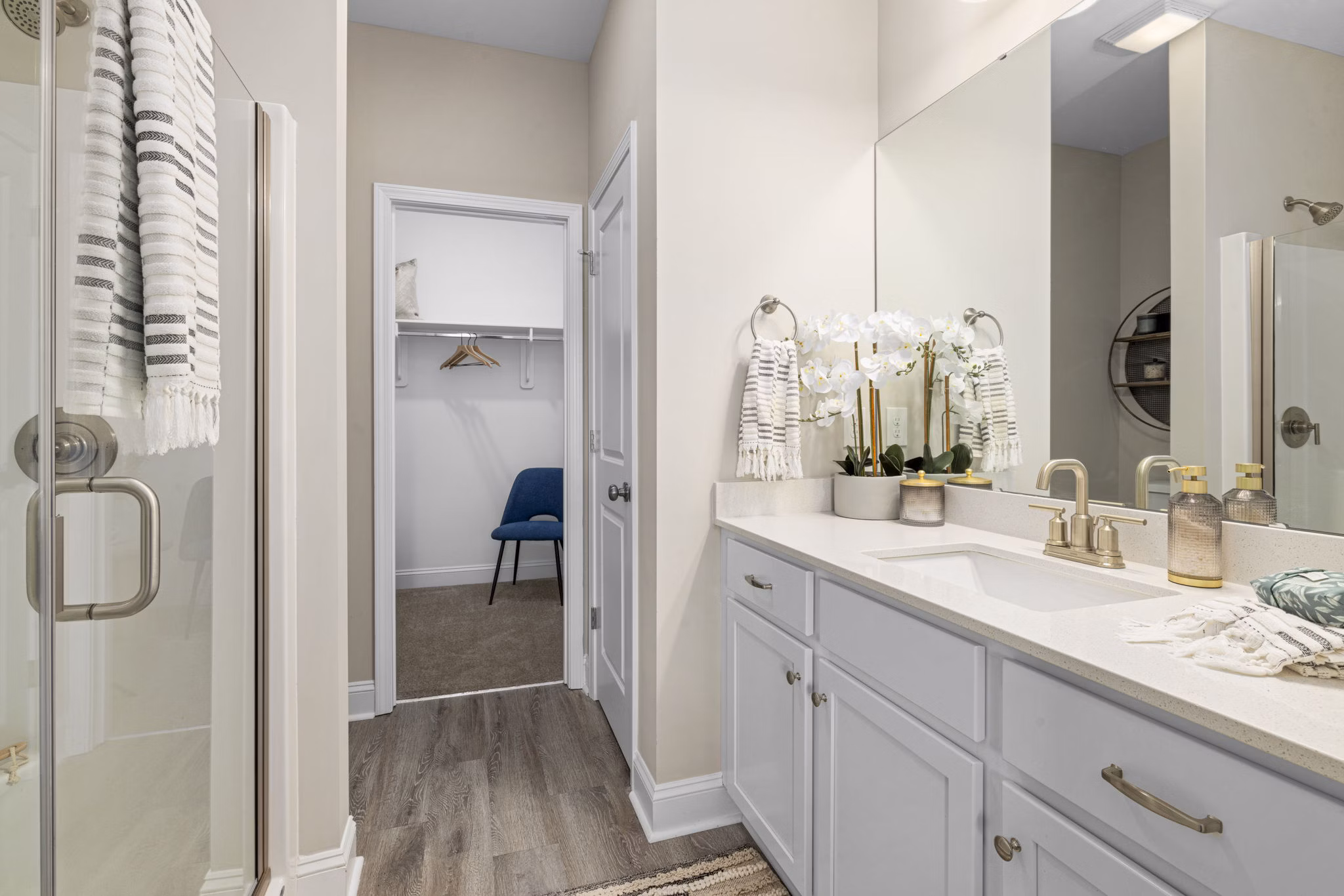Luxurious bathroom featuring sleek fixtures at Banyan Silo Ridge Apartments