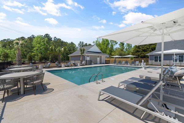 pool at Banyan Silo Ridge Apartments