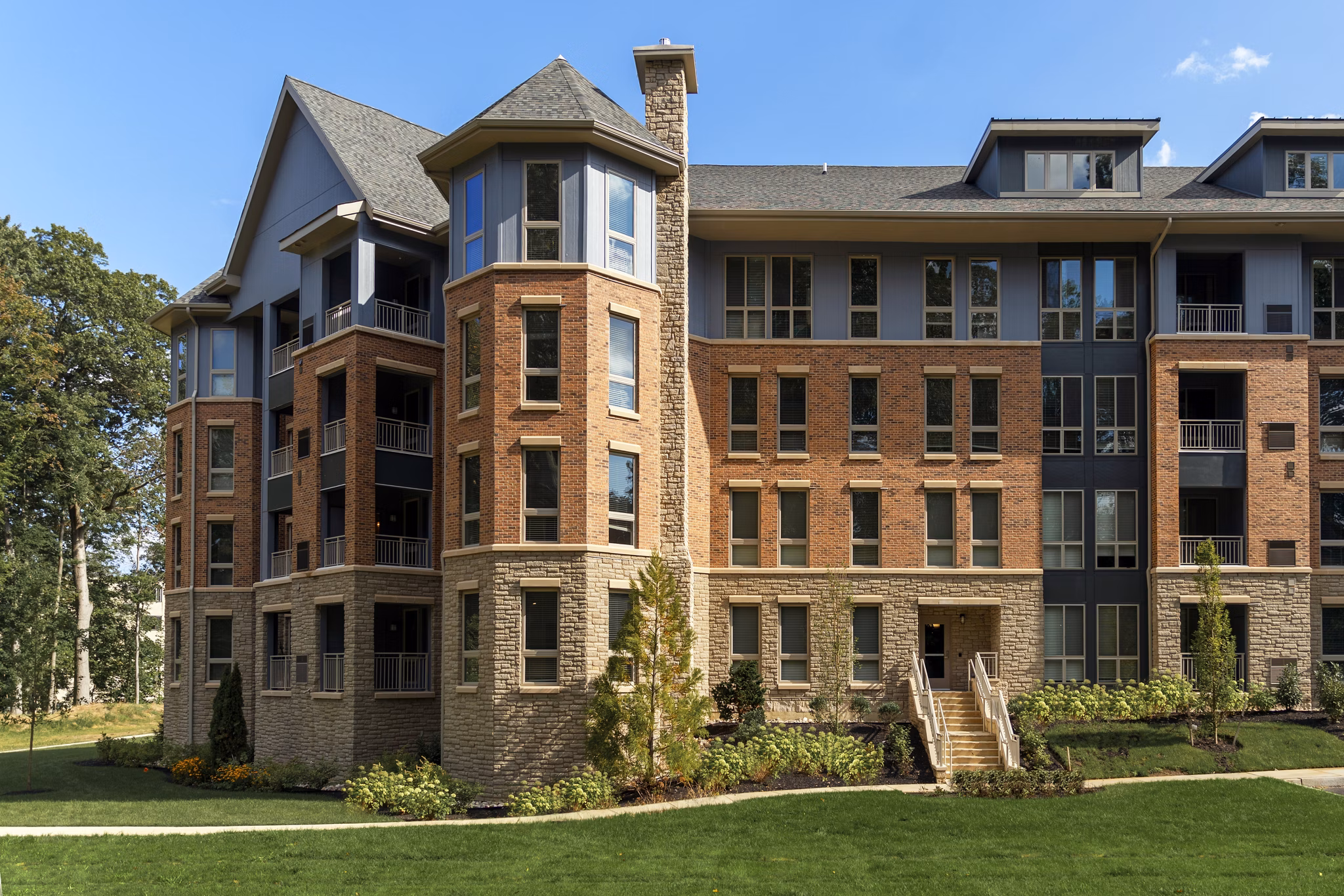 Maybrook Apartments: Luxury view of contemporary apartment building in a vibrant neighborhood