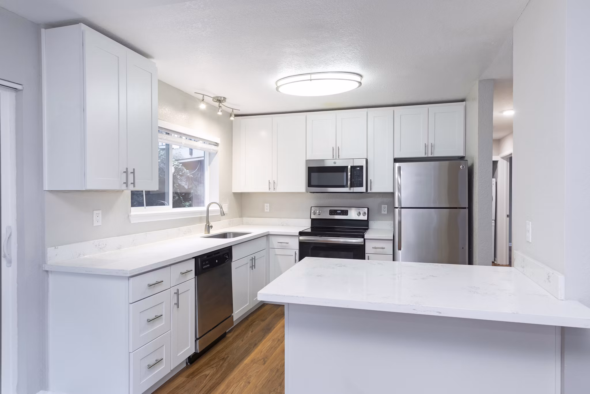 Modern kitchen with granite countertops at Cedar Rim Apartments featuring stainless steel appliances