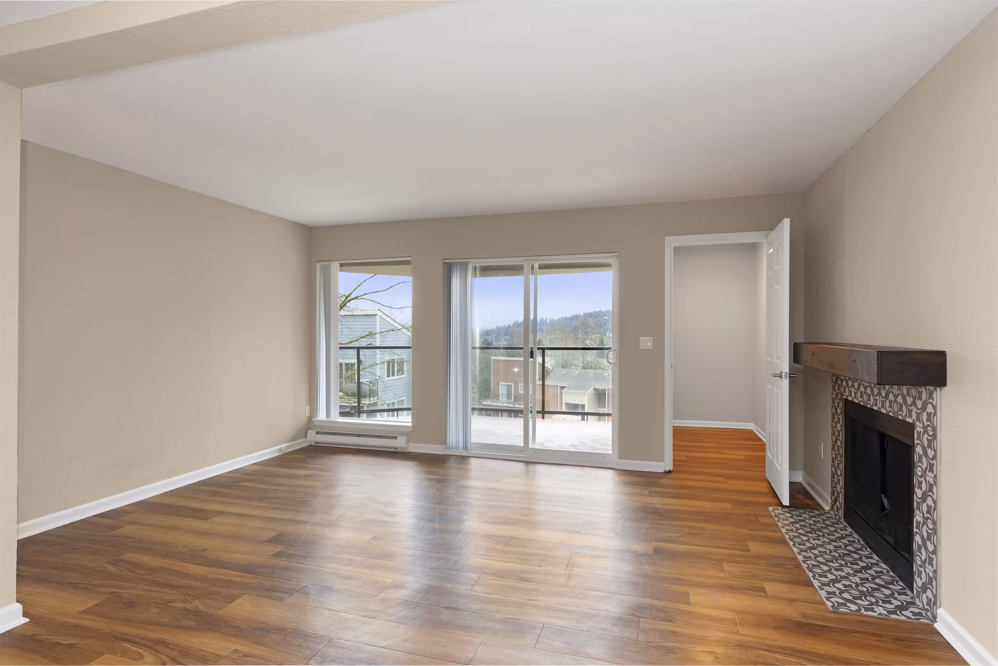 Spacious living room with modern dÃ©cor in Cedar Rim Apartments