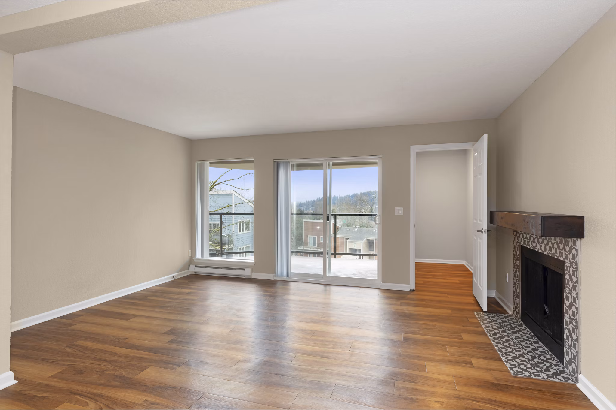 Spacious living room with modern dÃ©cor in Cedar Rim Apartments