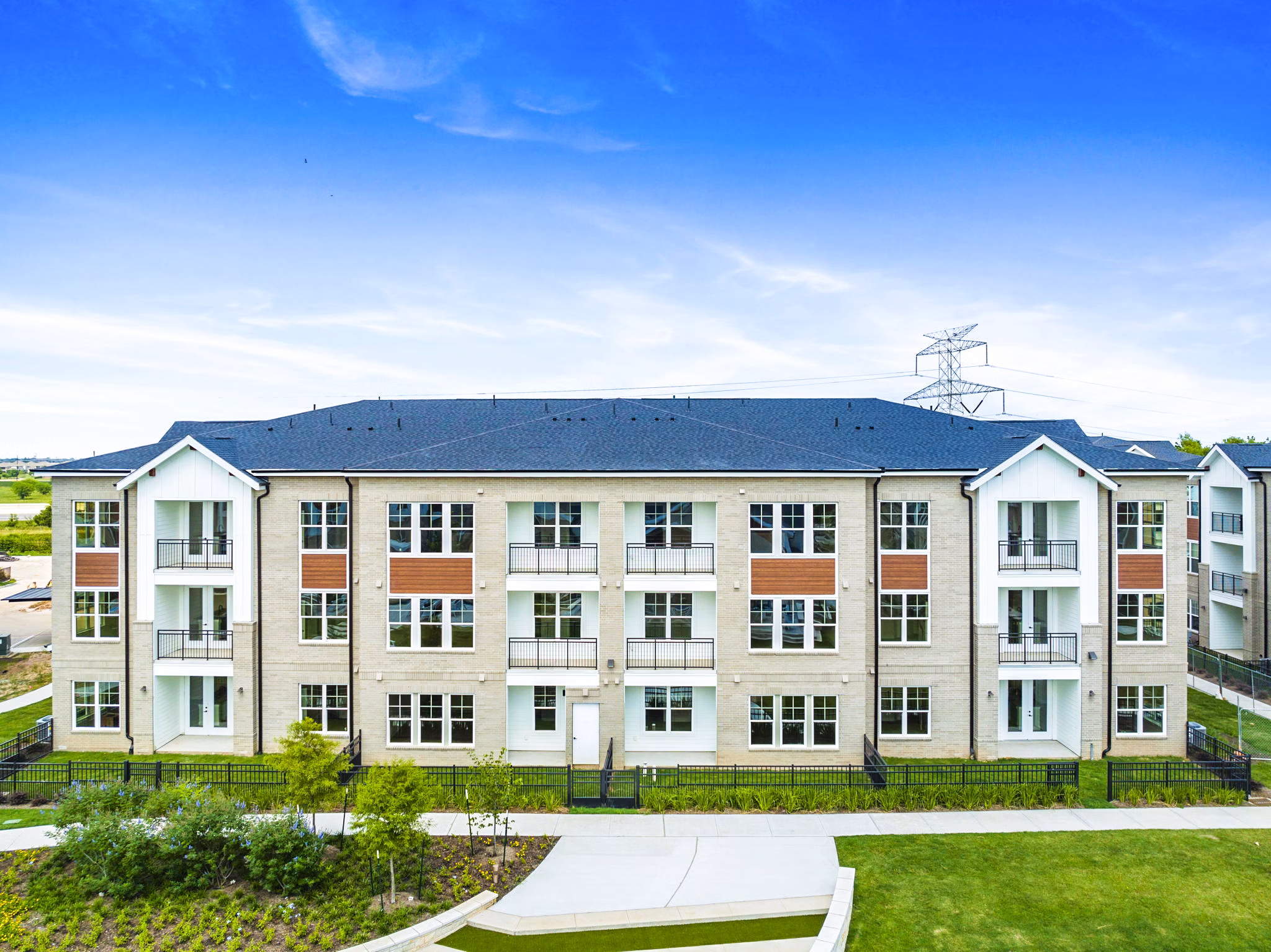 Elan Harvest Green Apartments: Modern design showcasing luxury apartments at Greystar's vibrant community in Richmond, TX