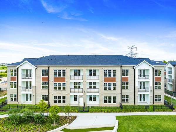 Elan Harvest Green Apartments: Modern design showcasing luxury apartments at Greystar's vibrant community in Richmond, TX