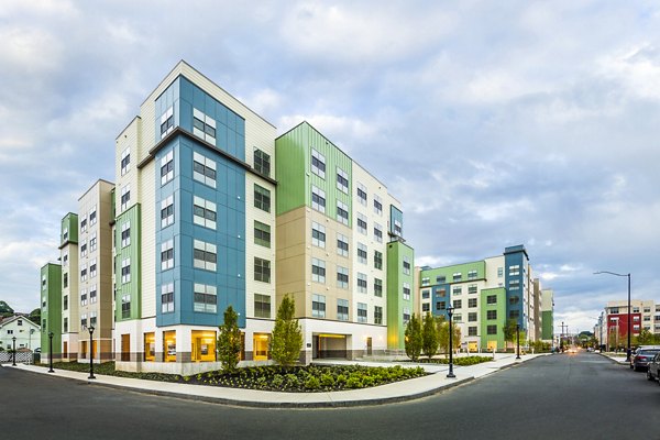 One North of Boston: Contemporary building of luxury apartments in urban setting