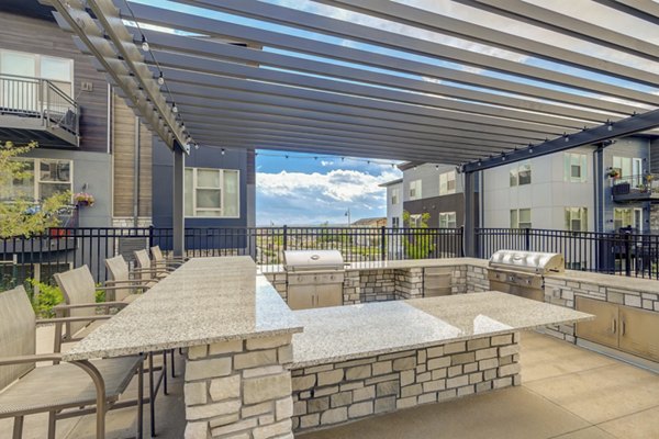 Broadstone Wren Apartments: Outdoor grill area with modern seating for residents in luxury community