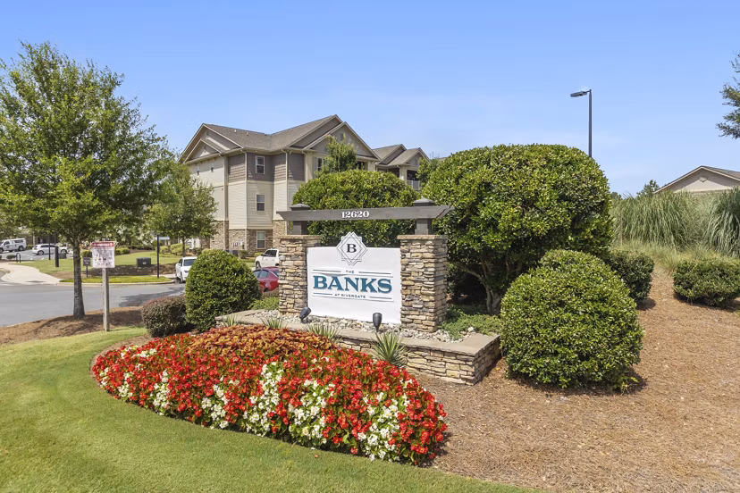 The Banks at Rivergate Apartments: Elegant signage for luxury living