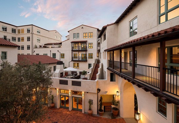 Andalucia Apartments: Elegant of luxury apartments in the heart of Los Angeles