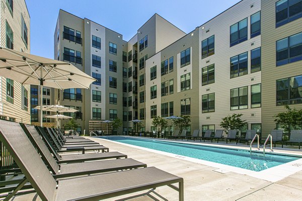 Centro Arlington: Classic brick luxury apartments in Arlington