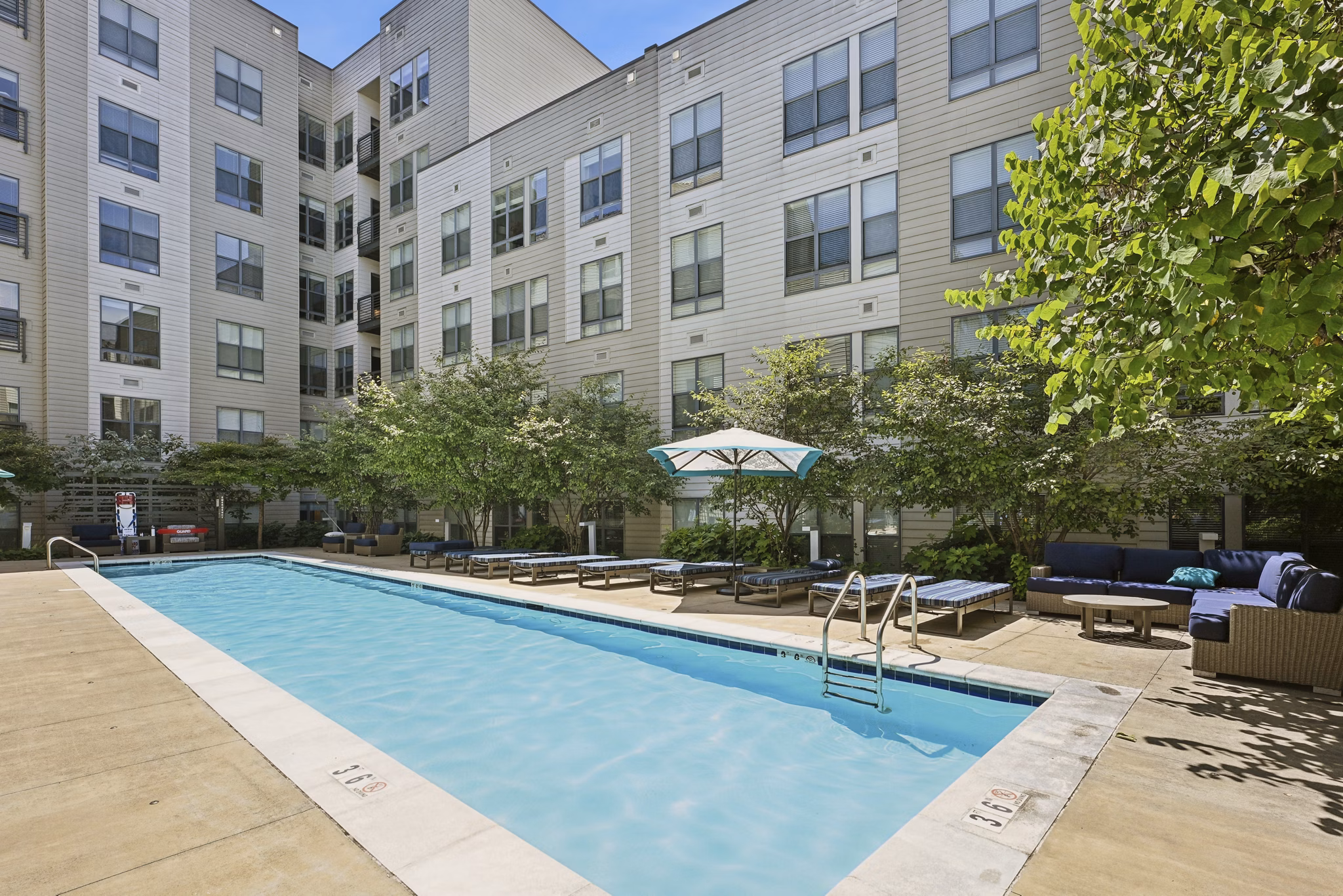 pool at Centro Arlington Apartments