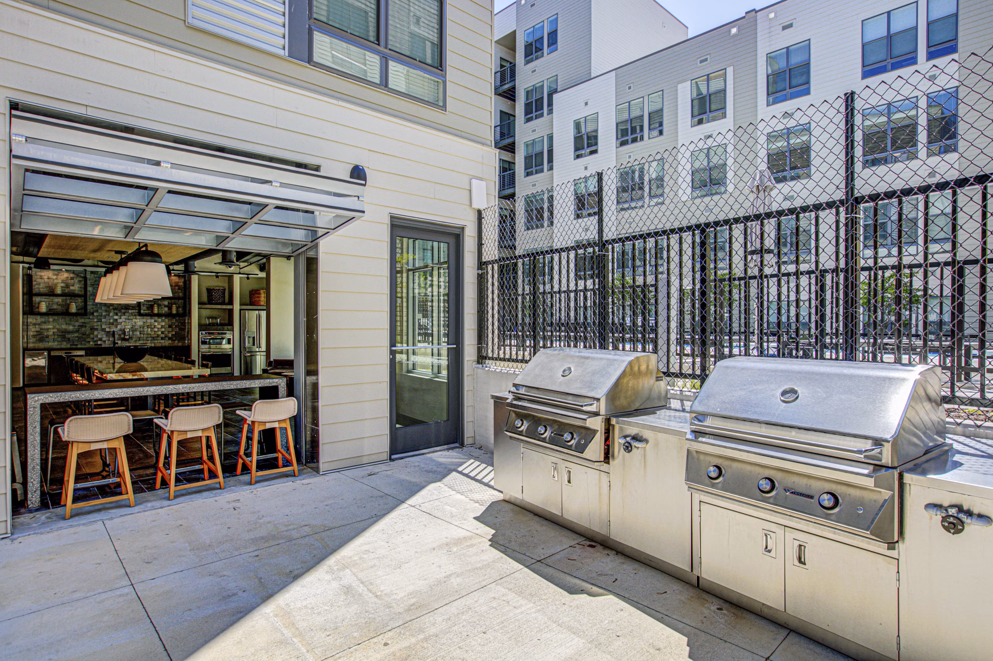 Outdoor grill area with modern seating at Centro Arlington Apartments