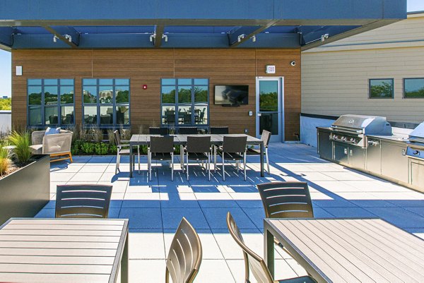 Grilling area with seating and BBQ stations at Centro Arlington Apartments