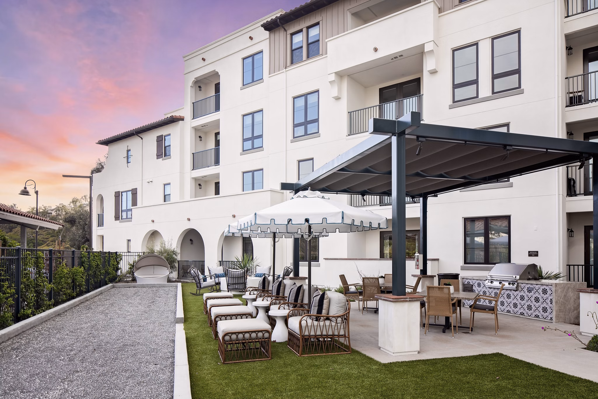 Courtyard featuring lush landscaping and outdoor seating at Everleigh San Clemente luxury apartments