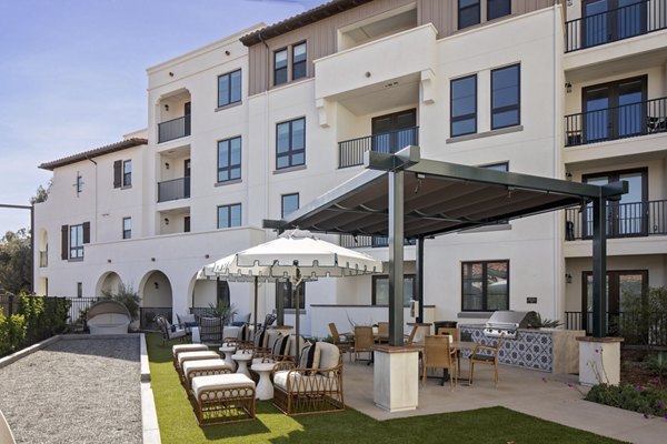 courtyard at Everleigh San Clemente Apartments