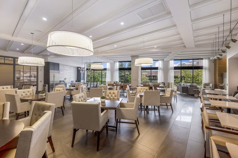 Modern clubhouse with elegant seating and entertainment area at Avidor Edina Apartments