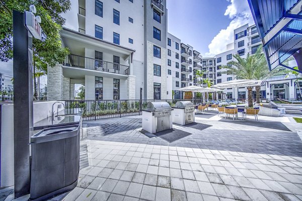 grill area/patio at The Ellsworth Apartments