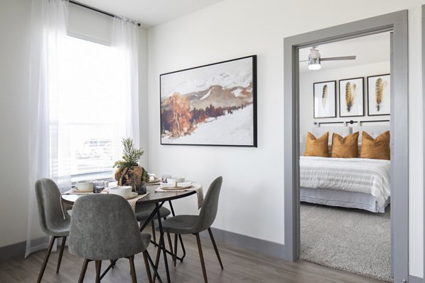 dining area at Broadstone Bryson Apartments