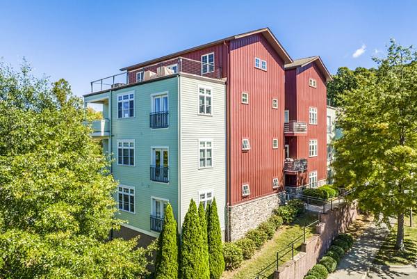 building/exterior at Skyloft Apartments
