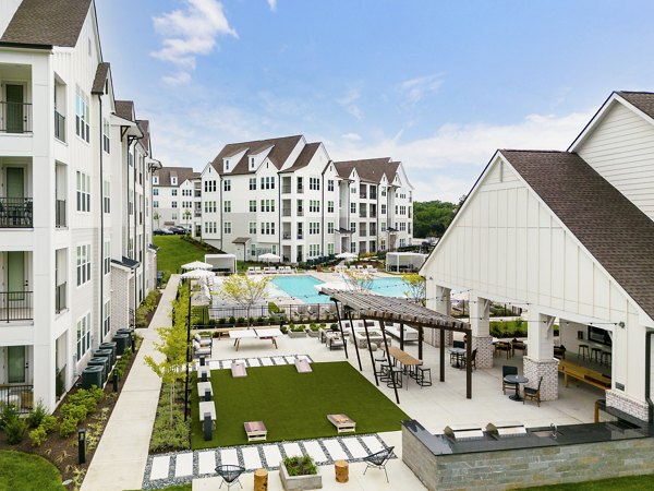 Maxwell Apartments: Elegant facade luxury apartments in vibrant neighborhood