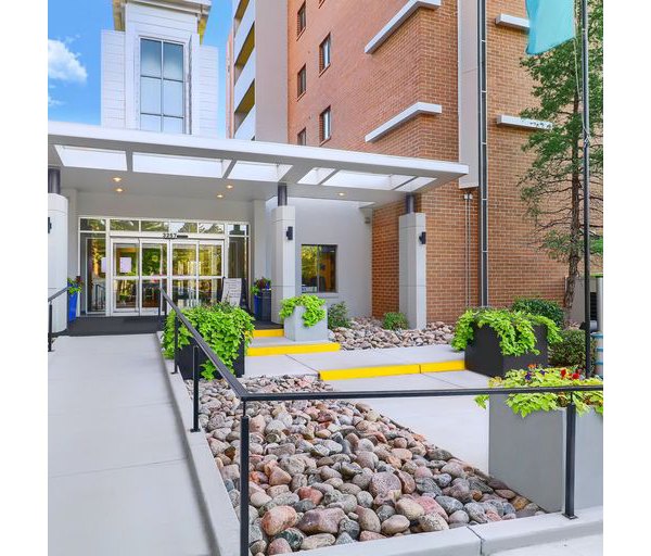 Alvista Nine Mile Apartments in Denver Greystar