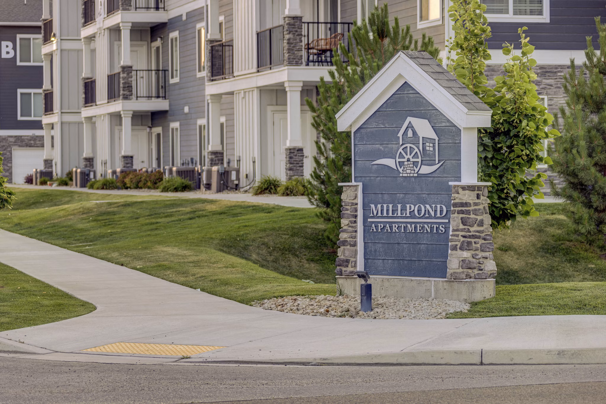 exterior at Millpond Apartments 