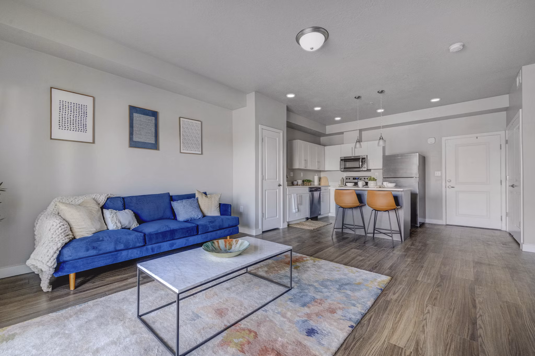 living room at Millpond Apartments 