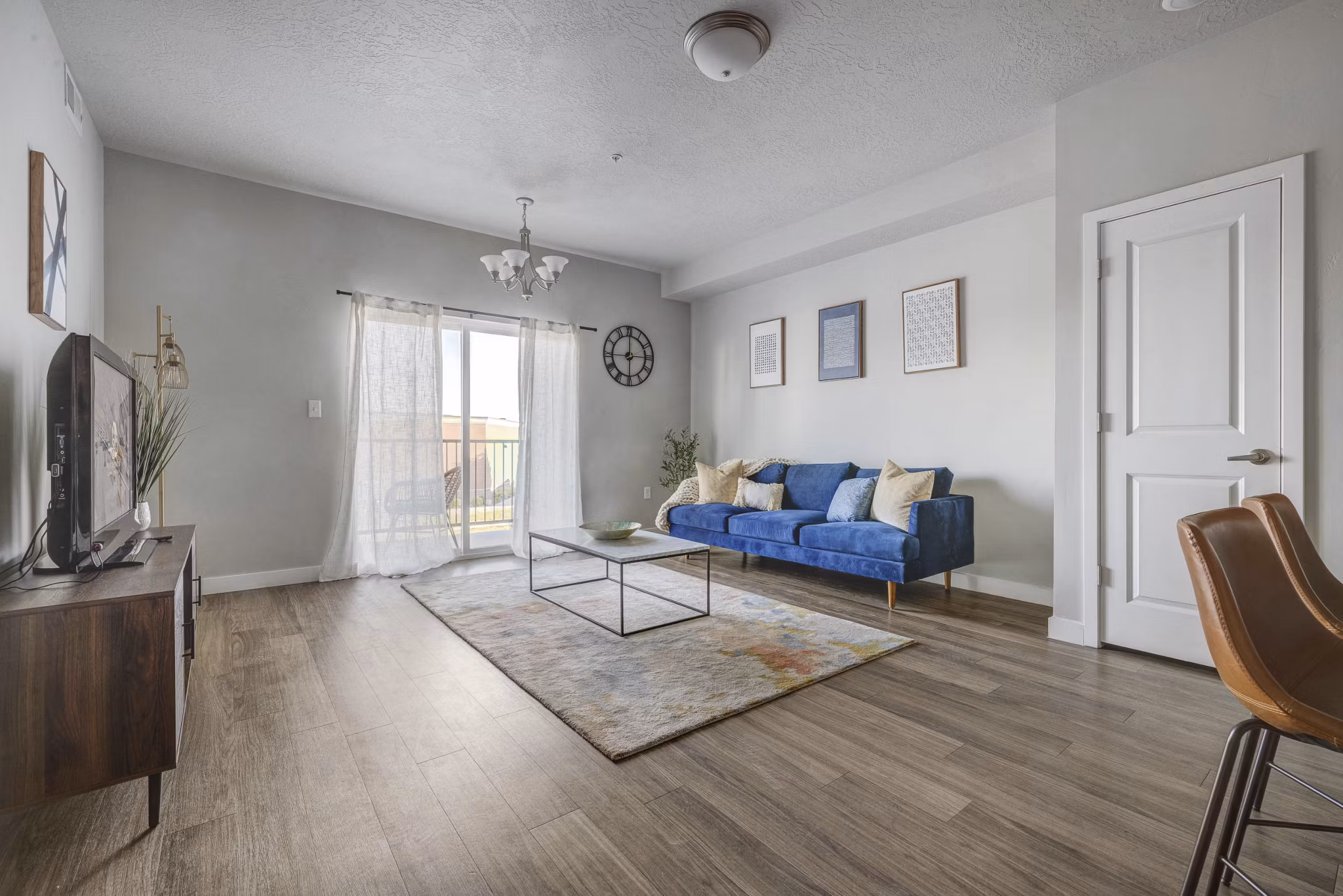 living room at Millpond Apartments 