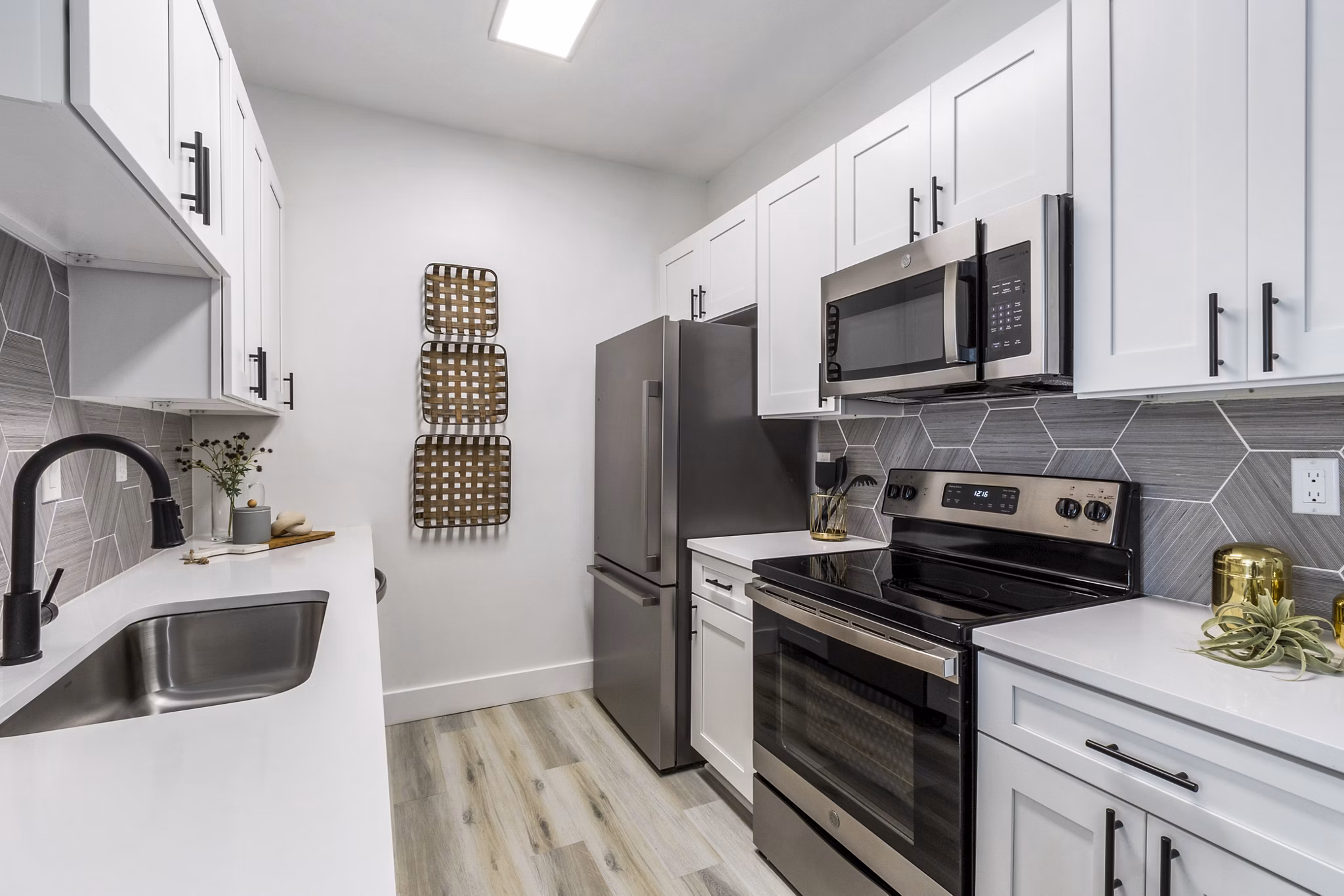 Modern kitchen with stainless steel appliances and granite countertops at The Reserve at Wescott Apartments