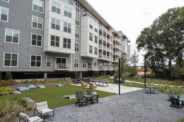 patio at The Boulevard at Grant Park Apartments