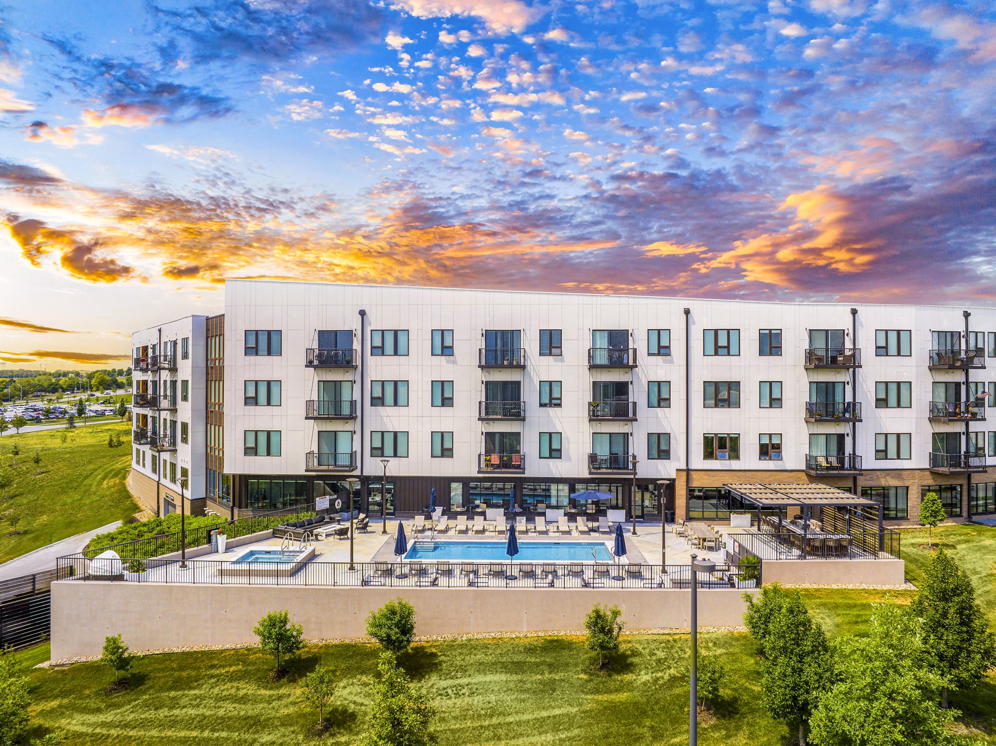 Avidor Omaha Apartments: Elegant view of luxury residences in Omaha