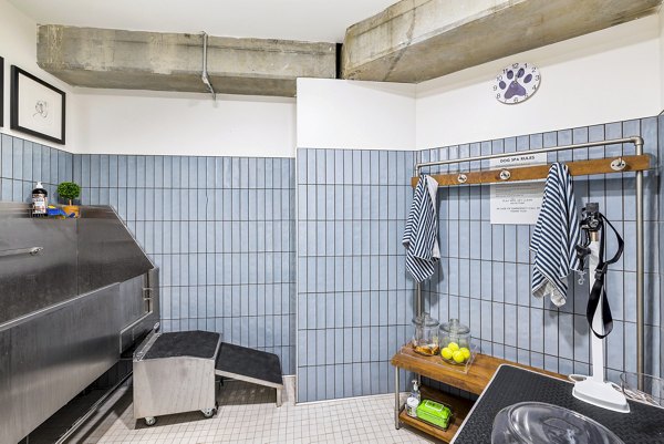 Avidor Omaha Apartments: Convenient dog wash station for pet-friendly living