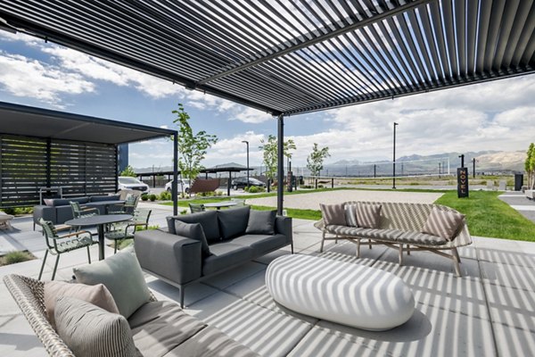 Tranquil courtyard with lush landscaping at Novel Daybreak Apartments
