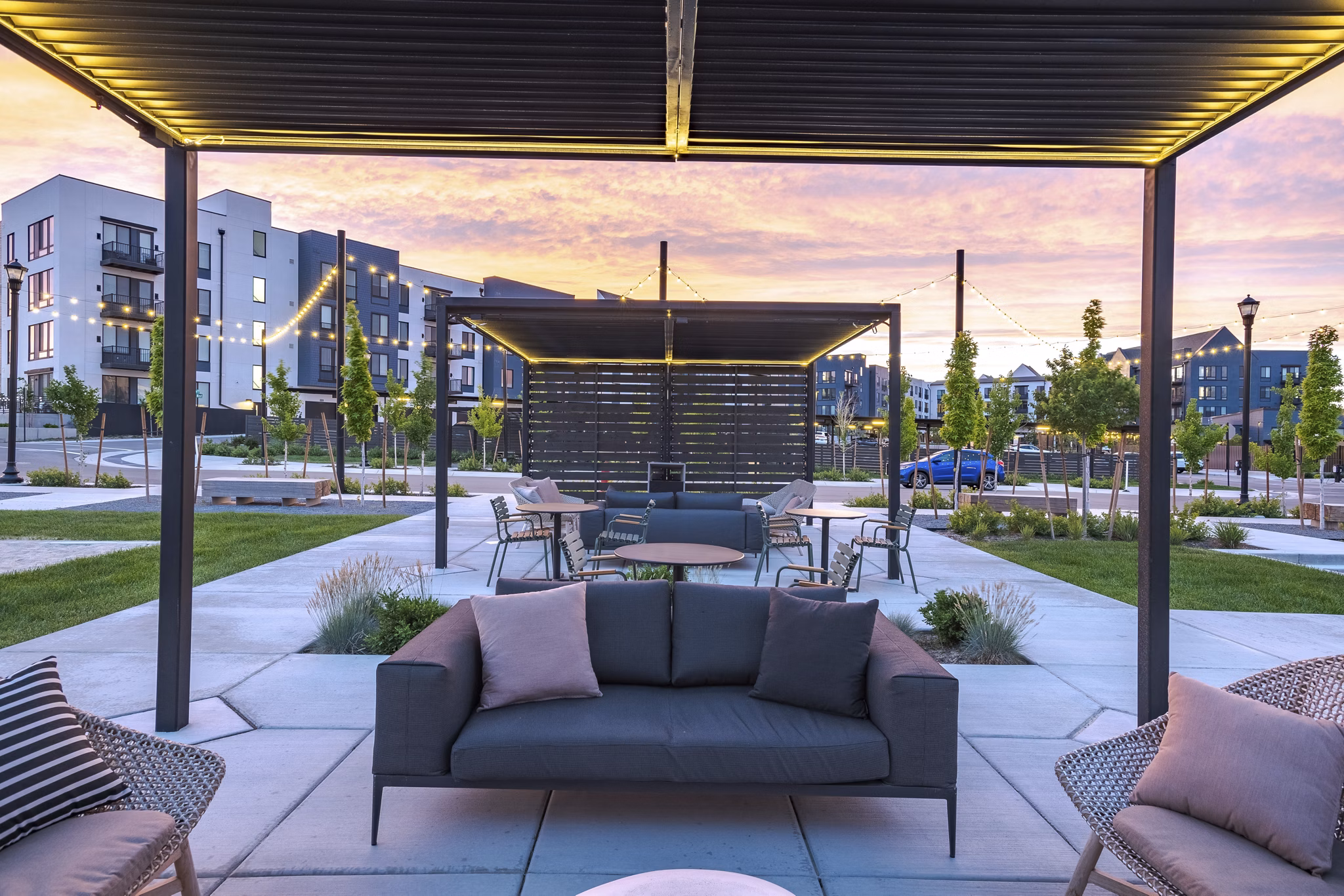 Spacious courtyard with lush landscaping at Novel Daybreak Apartments