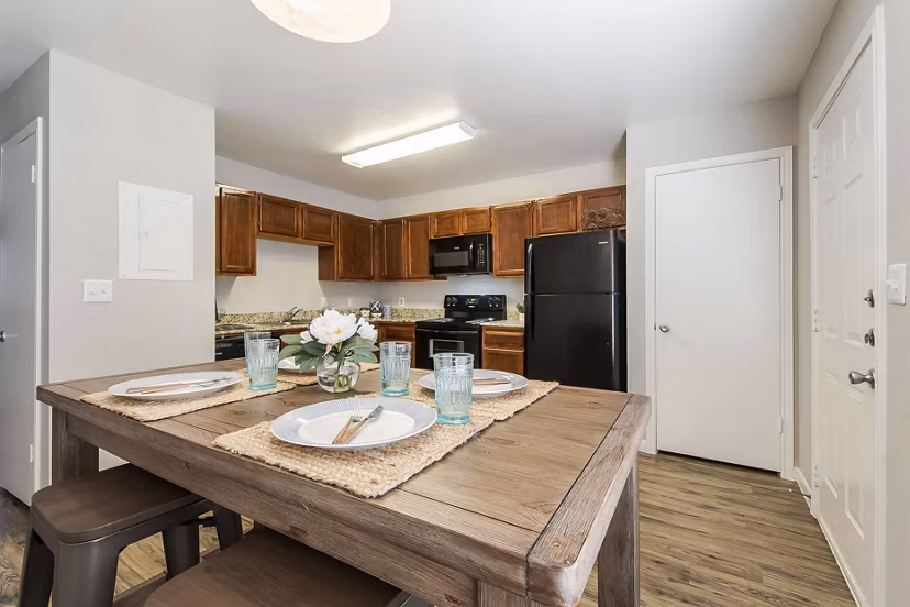 Elegant dining area with modern furnishings at Parcside Townhomes Apartments