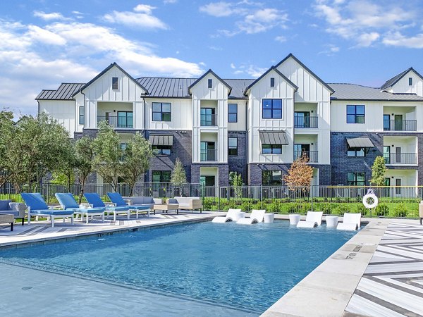 pool at Vineyard Apartments