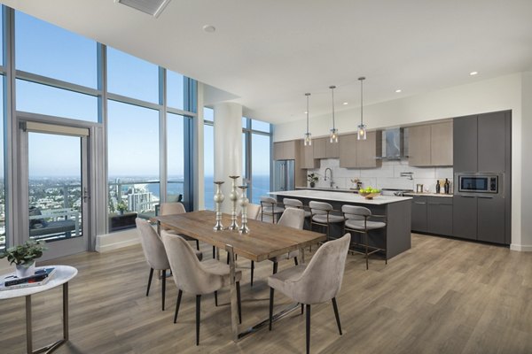 dining area at Shoreline Gateway Apartments