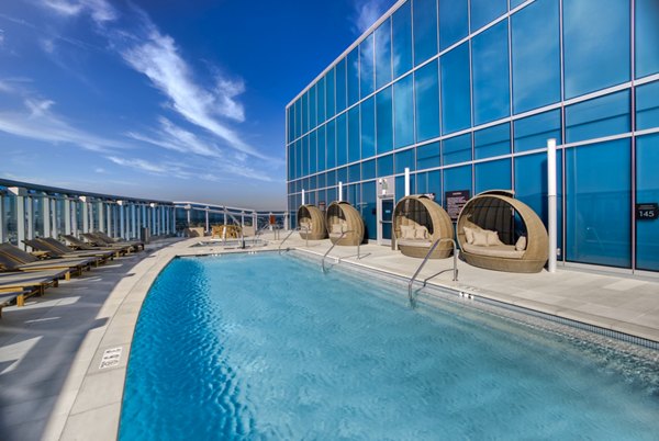 pool at Shoreline Gateway Apartments