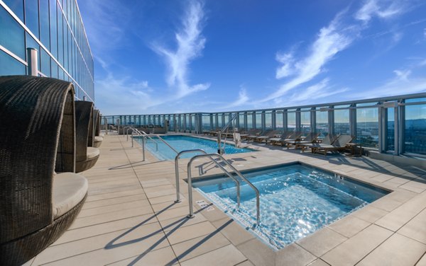 pool at Shoreline Gateway Apartments