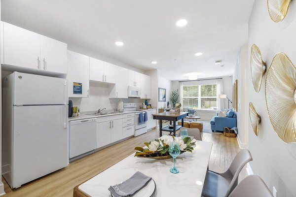 dining room at Waterford Place Apartments