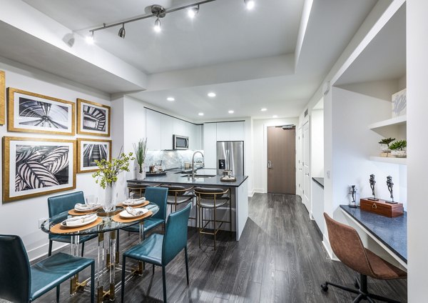 dining room at Stanza Little Italy Apartments