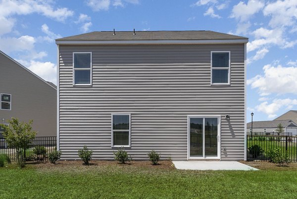 backyard/patio at The Grove at Village Oaks Apartment Homes