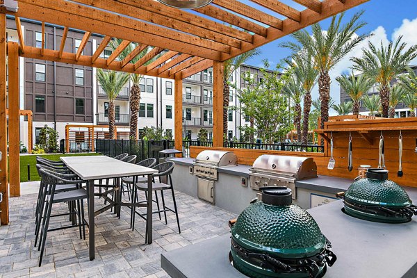 grill area at Palacio Apartments 