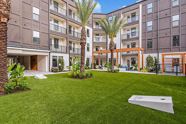 courtyard at Palacio Apartments