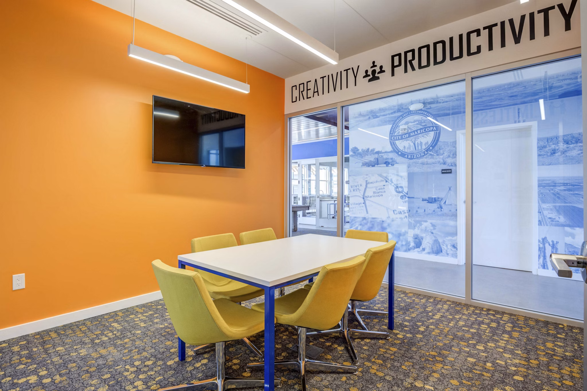 Modern meeting facility at FLATZ 520 Apartments featuring sleek design and advanced technology for luxury apartment residents