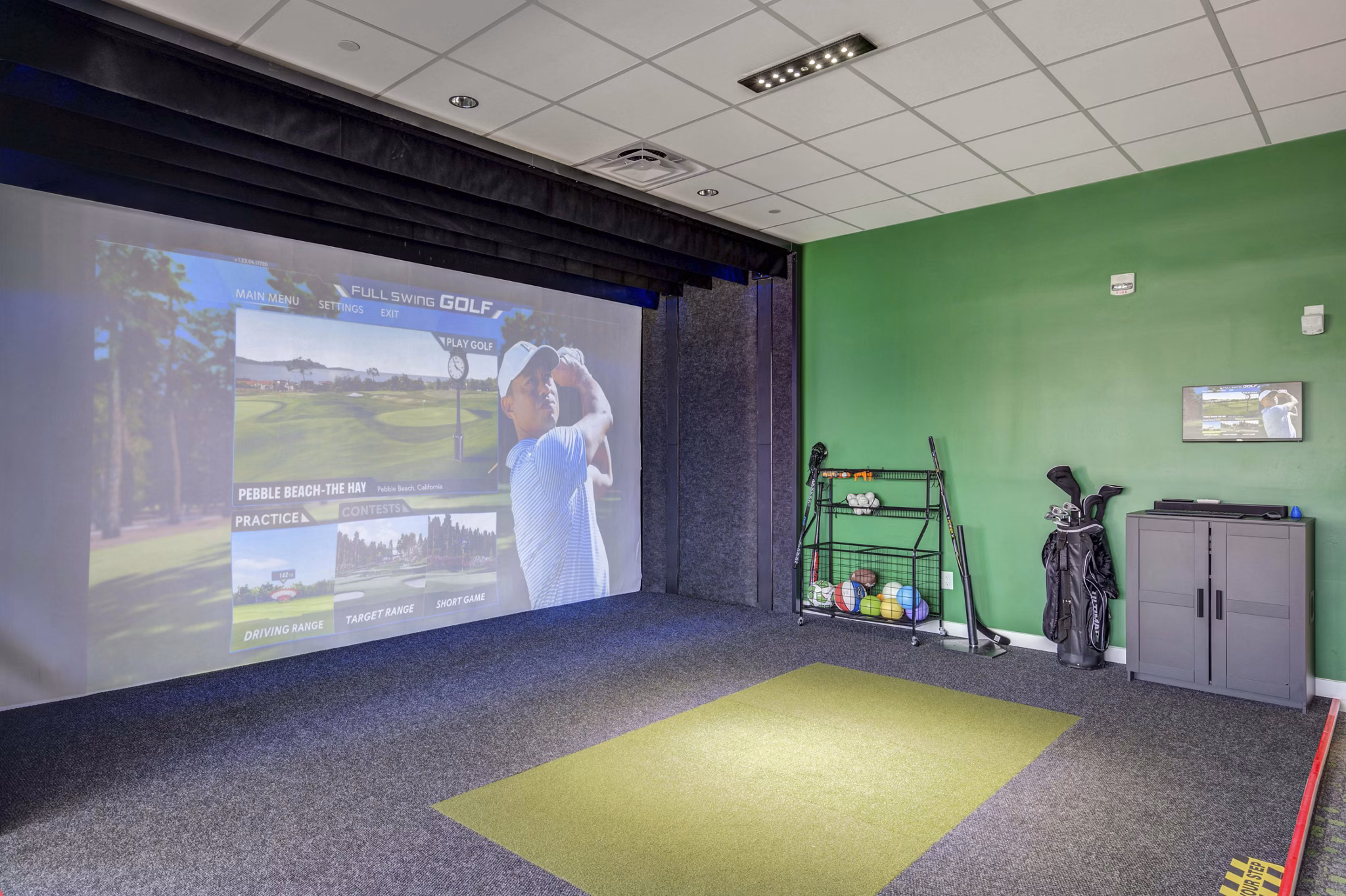 Putting green at FLATZ 520 Apartments offering outdoor recreation space