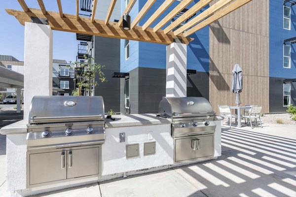 grill area at FLATZ 520 Apartments
