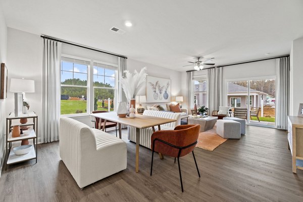 dining area at Maple Grove Apartments