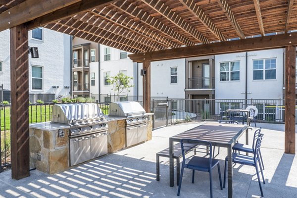 grill area/patio at Birchway Hudson Oaks Apartments