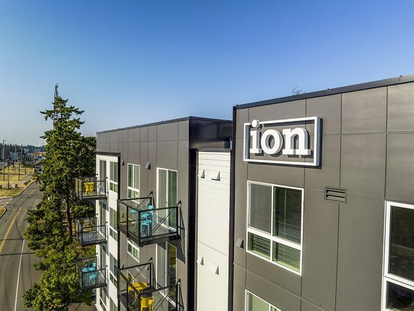 Ion Town Center Apartments: Contemporary building in bustling city center